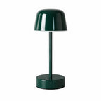 Grön uppladdningsbar bordslampa Domo i blank metall med dimbar LED-belysning.