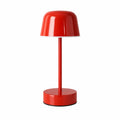 Röd uppladdningsbar bordslampa Domo i blank metall med dimbar LED-belysning.