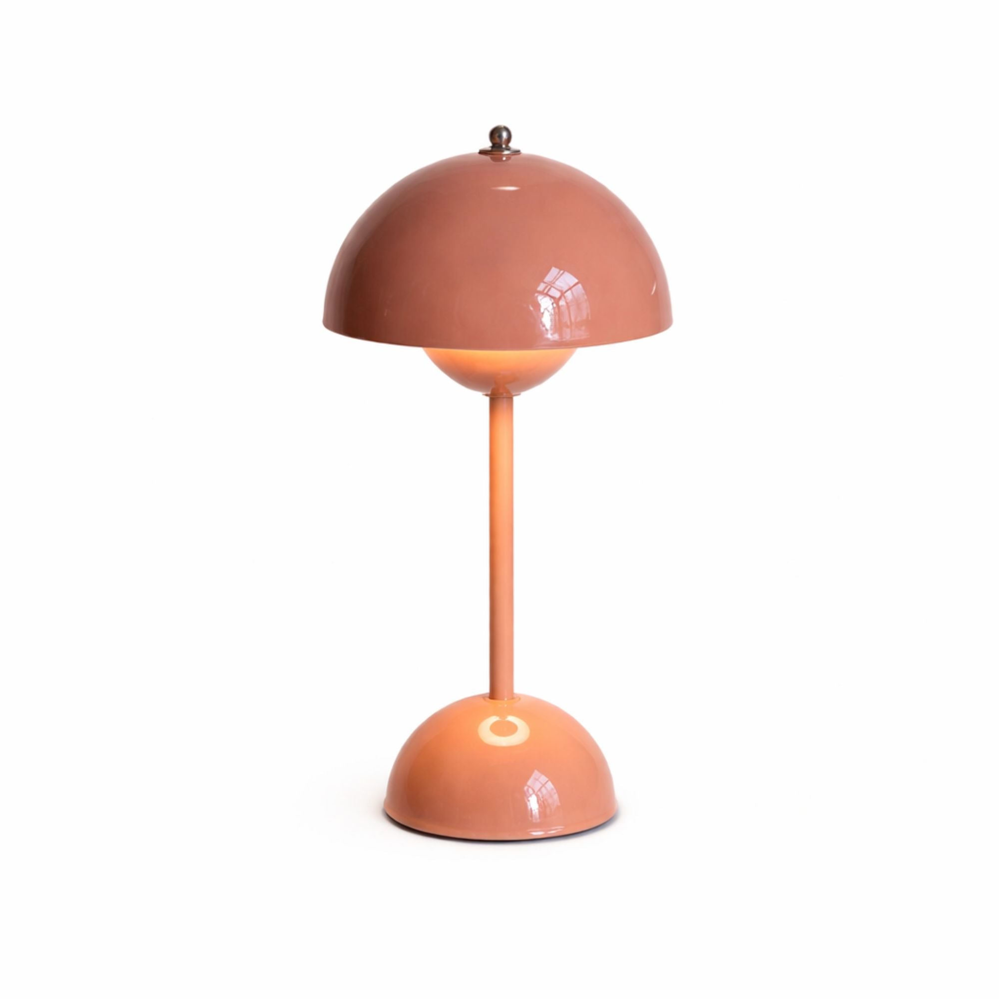 Portabel retro bordslampa i rosa metall med LED och tre ljusfärger på vit bakgrund