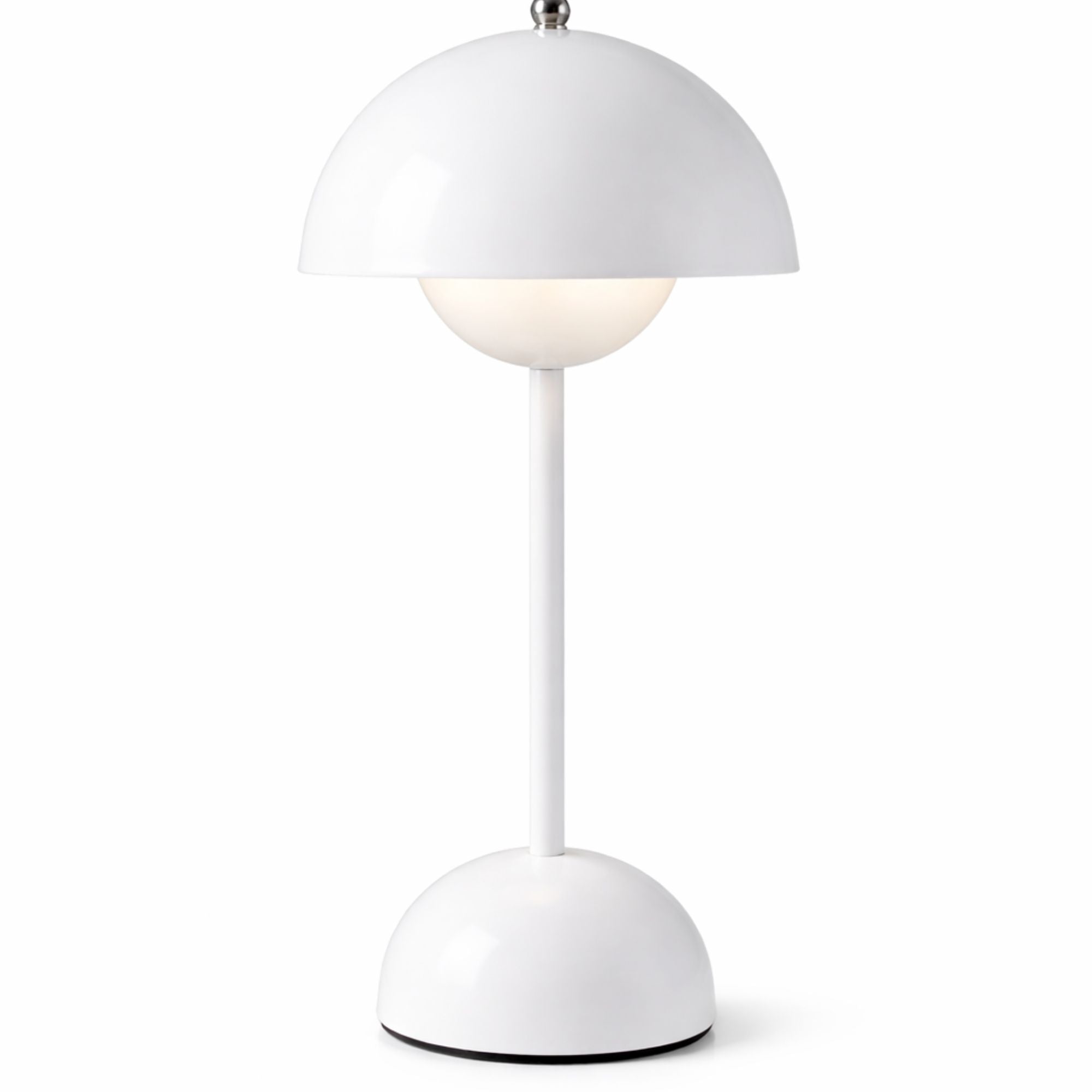 Portabel retro bordslampa i vit metall med LED och tre ljusfärger på vit bakgrund