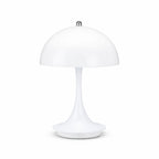 Vit portabel LED bordslampa i svampdesign med vit skärm på vit bakgrund