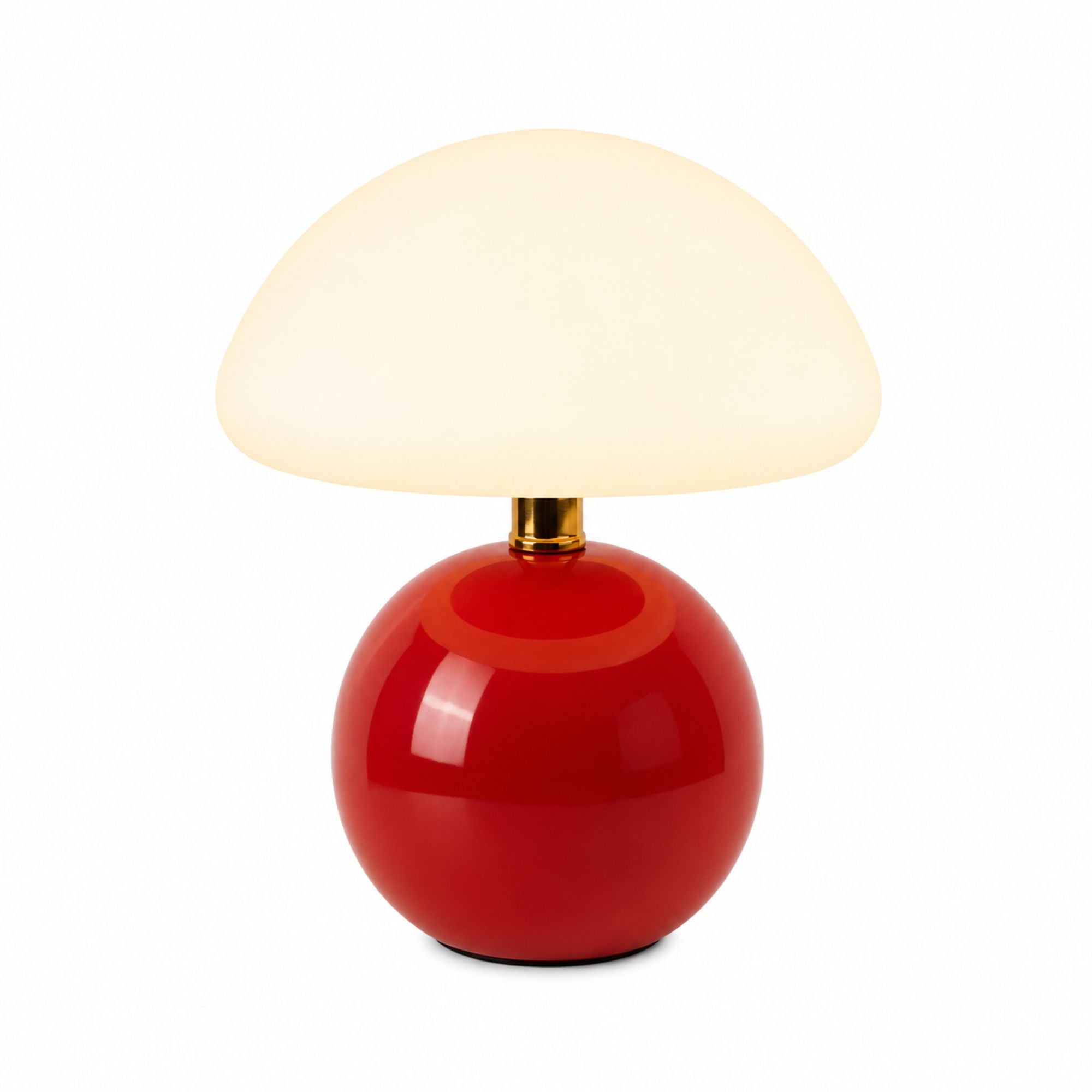 Röd svampformad bordslampa med opalglas och blank vit bas.