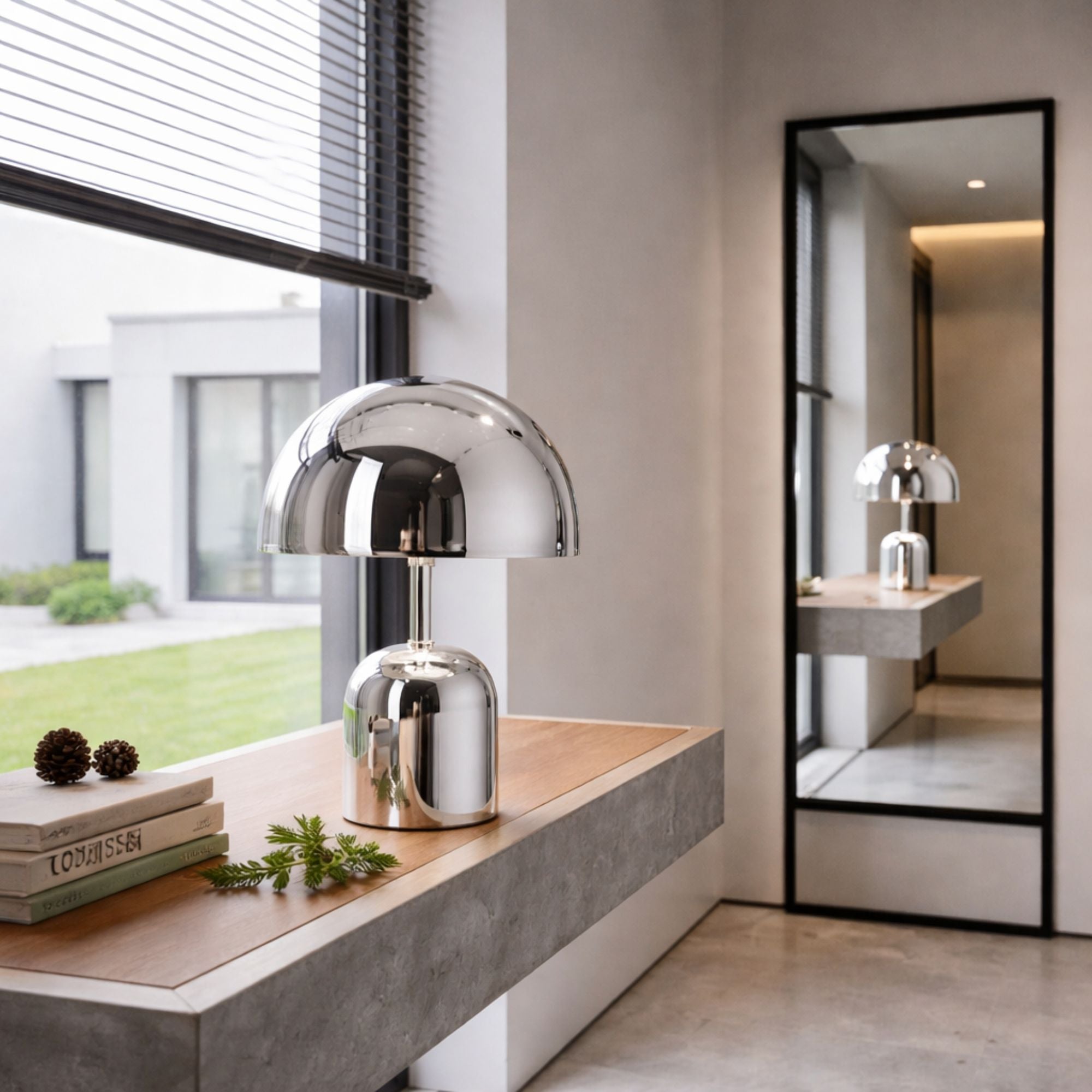Portabel svamplampa i silver LED bordslampa placerad på bänk i modern hall med stilren inredning och naturligt ljus