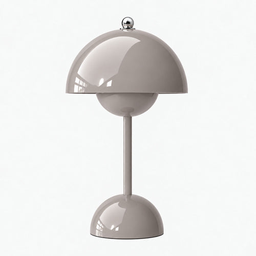 Flowerbud portabel bordslampa i grå färg med blank finish.