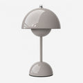 Flowerbud portabel bordslampa i grå färg med blank finish.