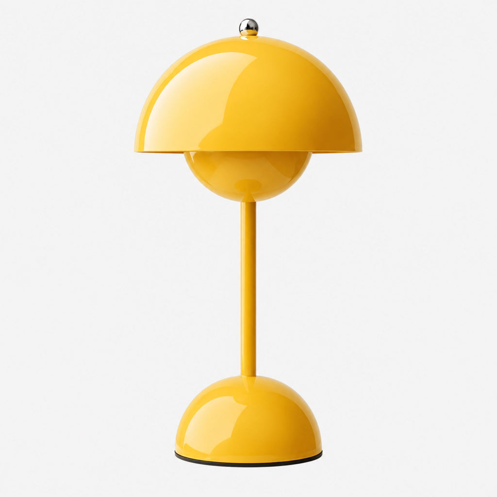 Flowerbud portabel bordslampa i gul färg med blank finish.