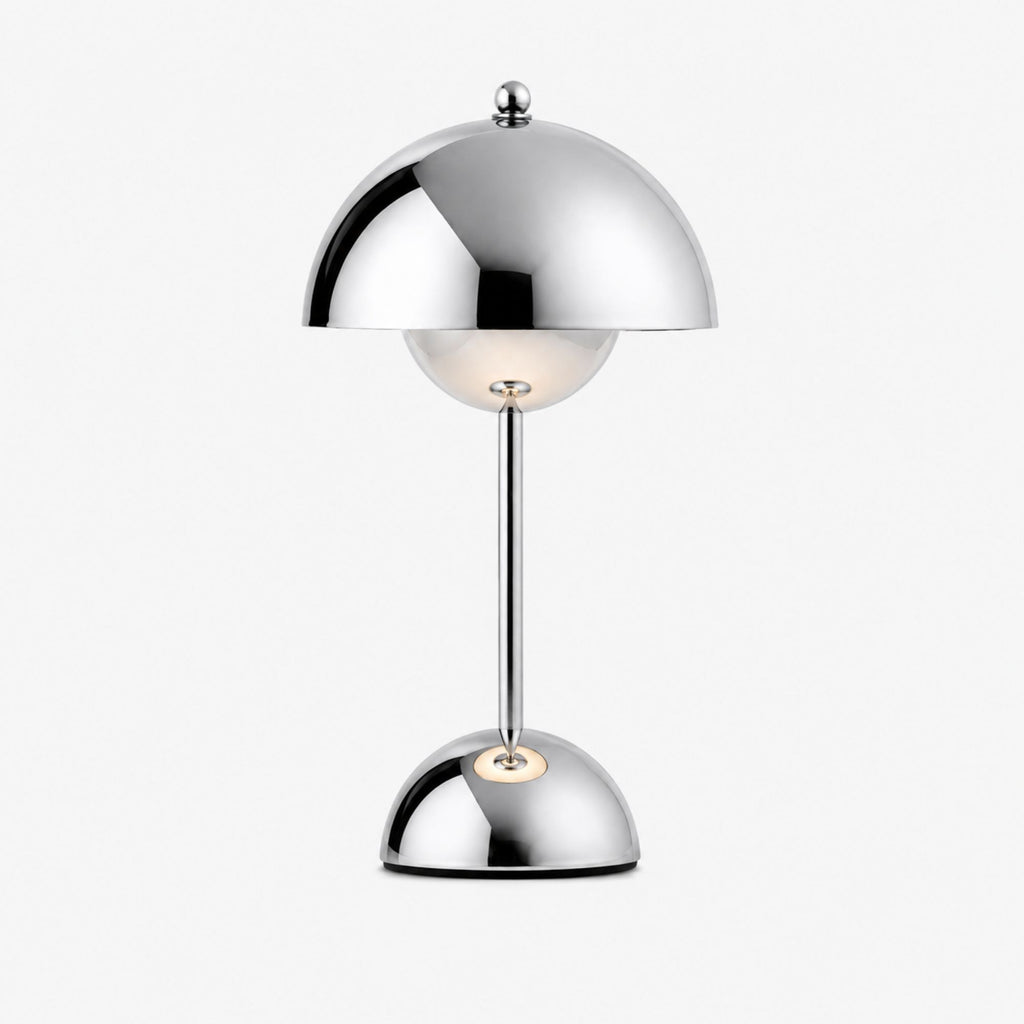 Portabel bordslampa Flowerbud i krom med uppladdningsbart batteri och touchdimmer.