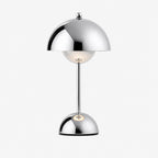 Portabel bordslampa Flowerbud i krom med uppladdningsbart batteri och touchdimmer.