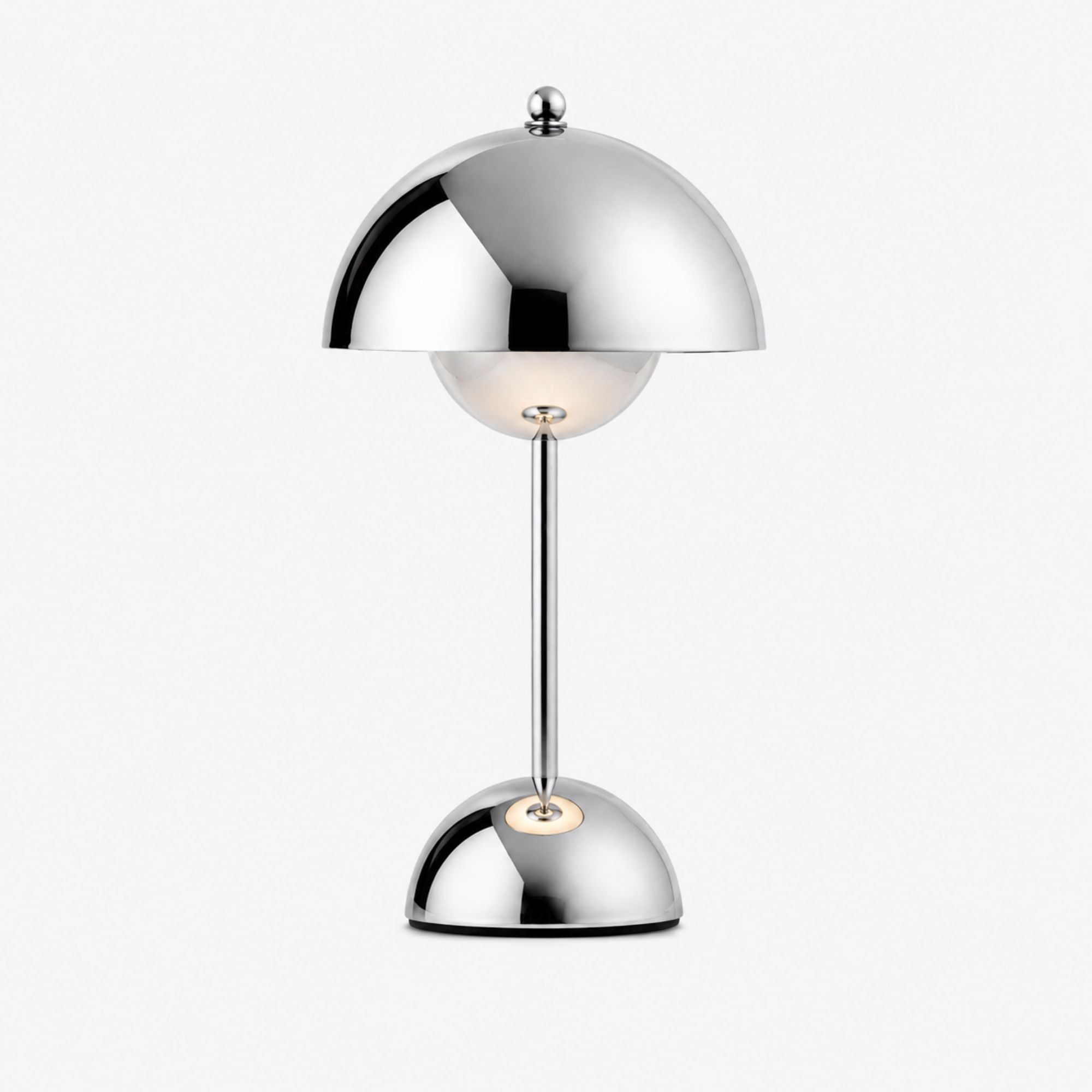 Portabel bordslampa Flowerbud i krom med uppladdningsbart batteri och touchdimmer.