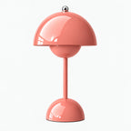 Flowerbud portabel bordslampa i rosa färg med blank finish.