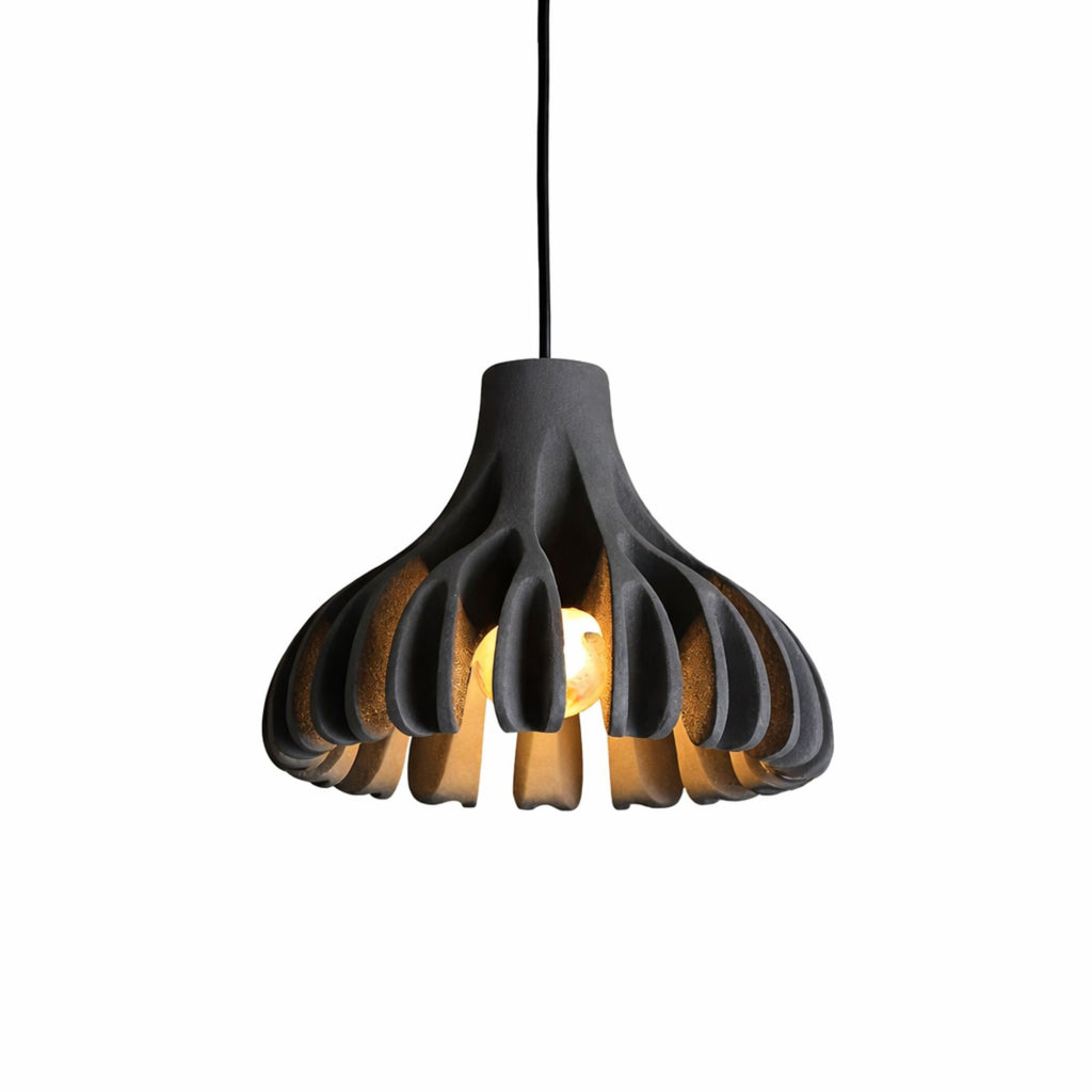 Modern grå pendellampa i stilren design som passar perfekt i kök, vardagsrum eller sovrum.