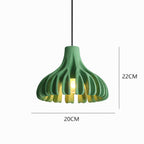 Modern grön pendellampa i stilren design som passar perfekt i kök, vardagsrum eller sovrum.