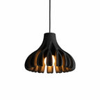 Modern svart pendellampa i stilren design som passar perfekt i kök, vardagsrum eller sovrum.