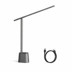 Grå LED skrivbordslampa med USB-laddning i minimalistisk design på vit bakgrund