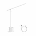 Vit LED skrivbordslampa med USB-laddning i minimalistisk design på vit bakgrund