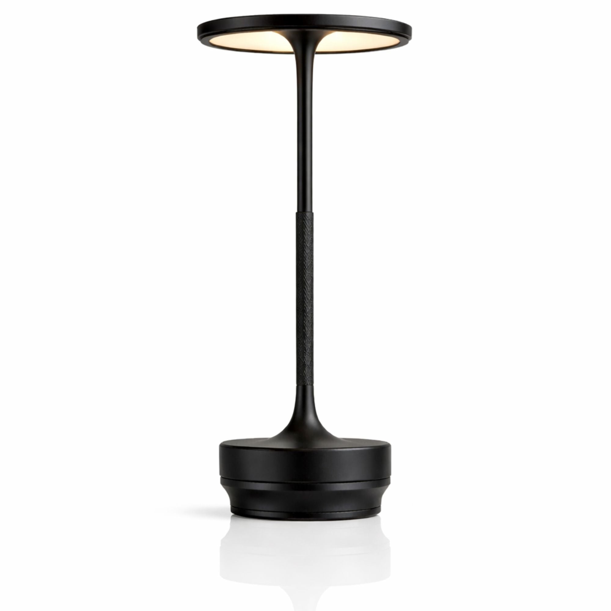 uppladdningsbar-led-bordslampa-svart-metall-vit-bakgrund.jpg