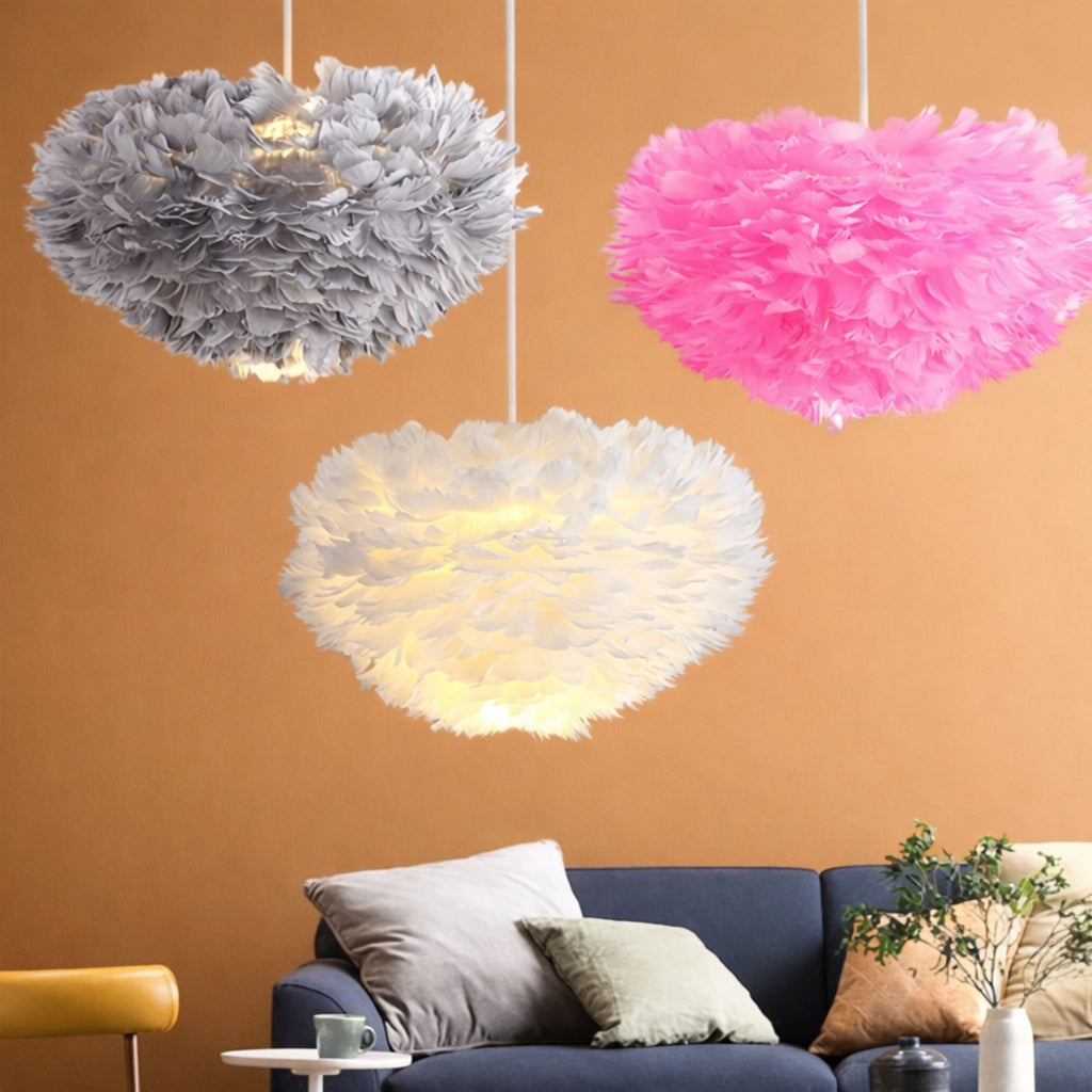 Taklampa fjäder pendellampa i vitt, rosa och grått med mjuka fjädrar för vardagsrum och sovrum.