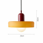 Färgglad retro taklampa i metall med rund form och mått 25 cm i diameter och 22 cm höjd