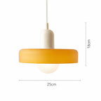 Färgglad retro taklampa i metall med rund form och mått 25 cm i diameter och 18 cm höjd