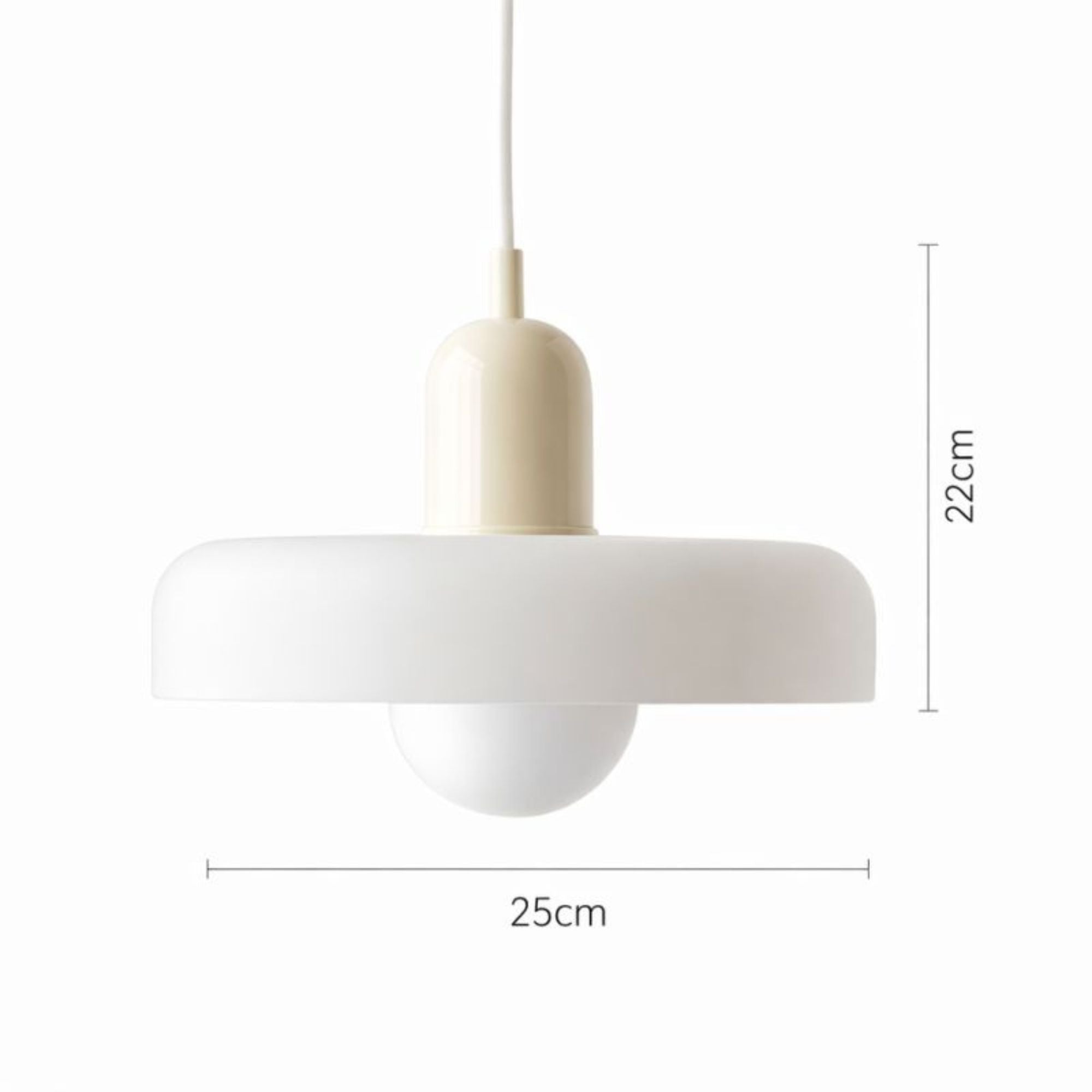 Färgglad retro taklampa i metall med rund form och mått 25 cm i diameter och 22 cm höjd