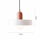 Färgglad retro taklampa i metall med rund form och mått 25 cm i diameter och 18 cm höjd