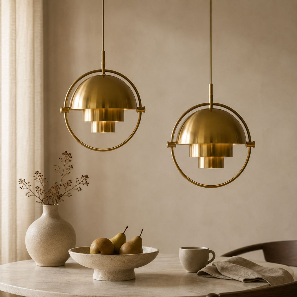 DuoLite designpendellampa i guld visad ovan matbord