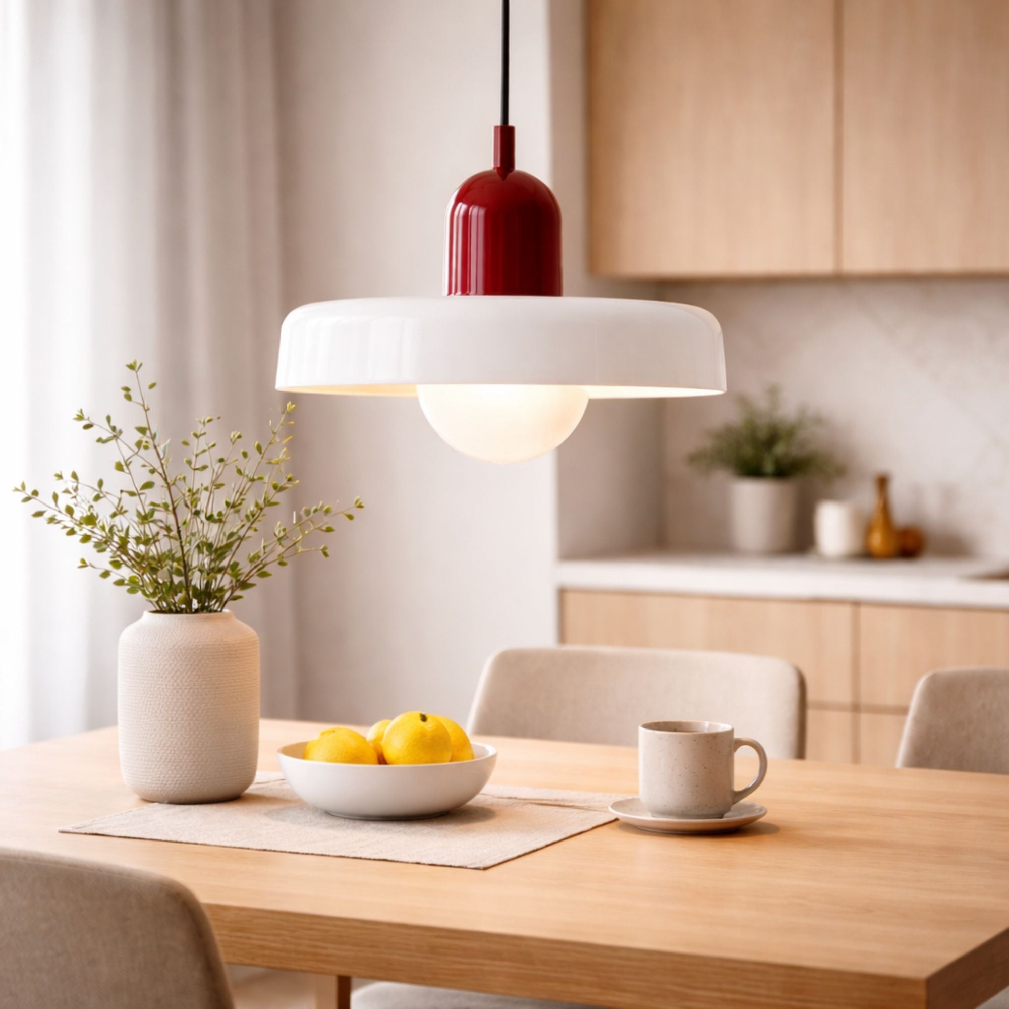 taklampa i röd och vit modern design hängande över köksbord i skandinaviskt kök med varmt och mjukt ljus
