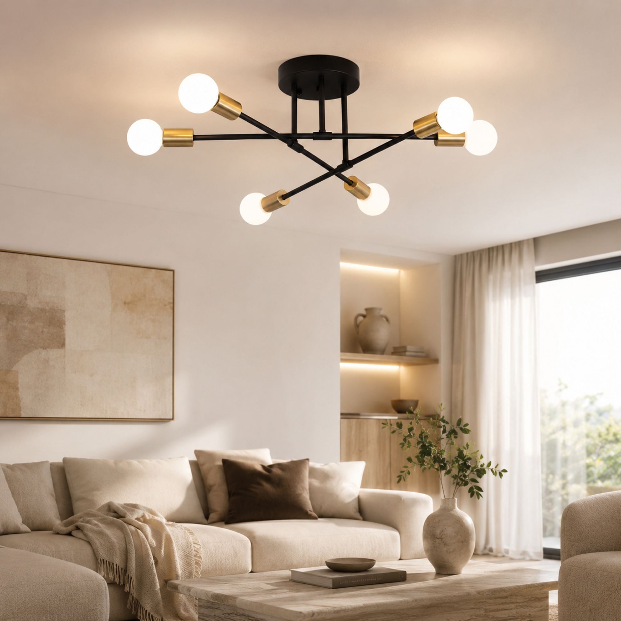 Taklampa i modern svart plafonddesign med 6 globlampor och eleganta guldfärgade detaljer som skapar varm och exklusiv belysning i ett stilrent vardagsrum med modern harmonisk heminredning.