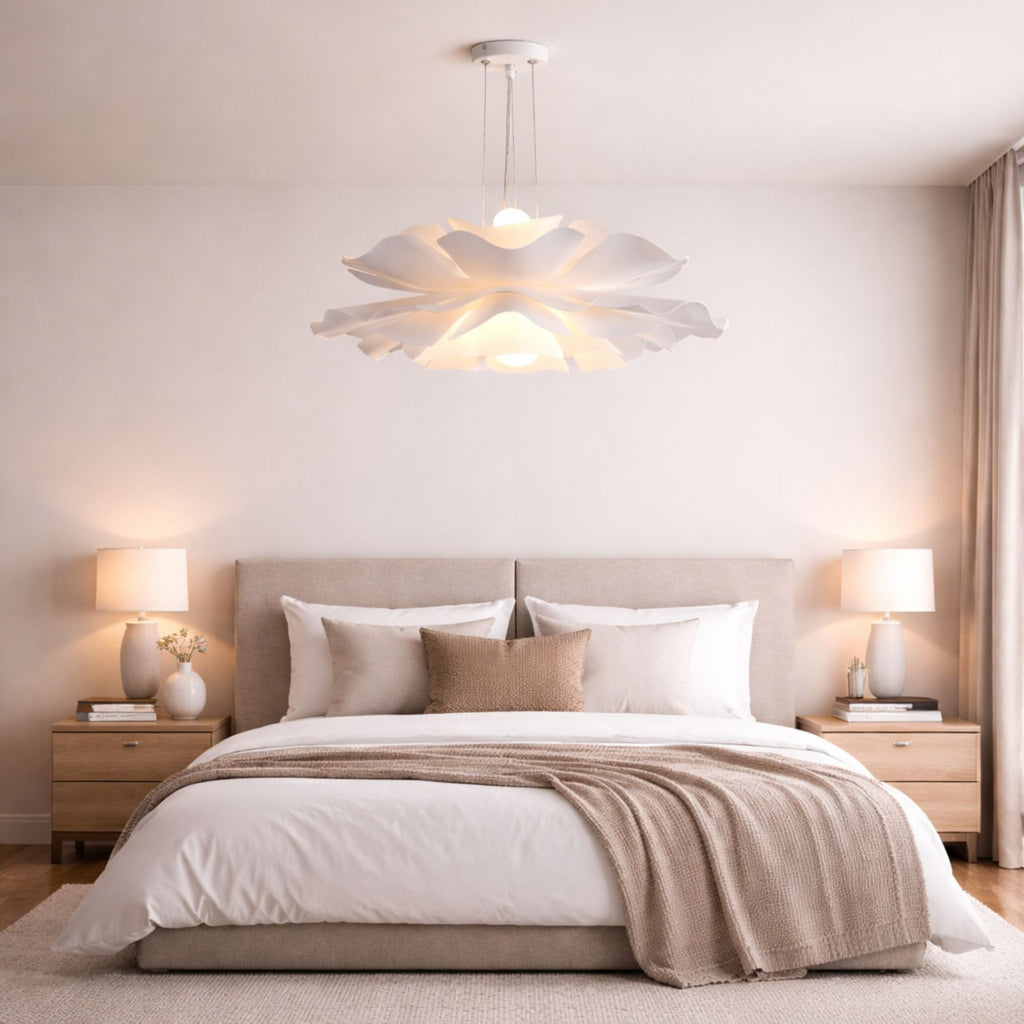 Taklampa vit modern design pendellampa i sovrum som ger mjuk och varm belysning.