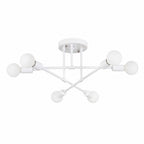 Taklampa i modern vit plafonddesign med 6 matta globlampor i glas och minimalistisk metallkonstruktion på vit bakgrund för stilren och elegant belysning.
