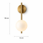 Måttbild av modern vägglampa i guld med vit glaskupa, 30 cm hög och 12 cm bred, stilren och minimalistisk design