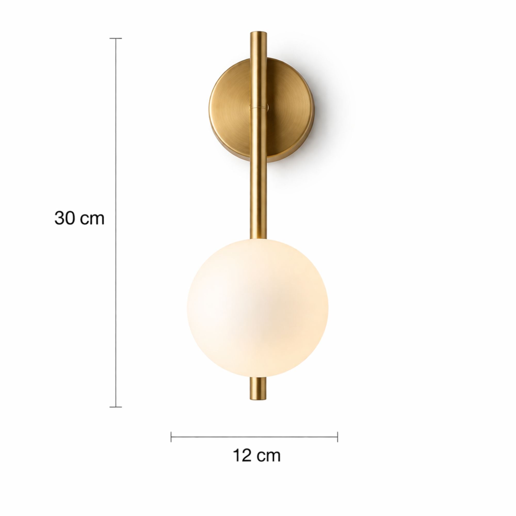Måttbild av modern vägglampa i guld med vit glaskupa, 30 cm hög och 12 cm bred, stilren och minimalistisk design